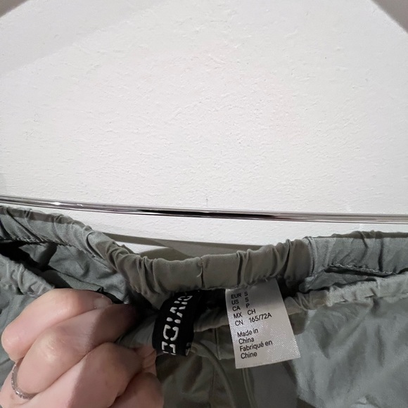 H&M parachute shorts - Picture 2 of 2